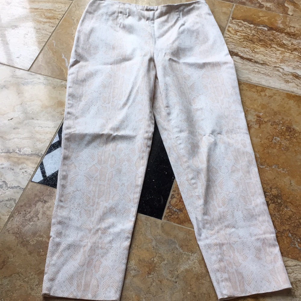 Margaret M fitted stretch/snakeskin pattern/zipper
